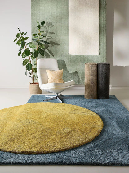 Modern high-pile carpet