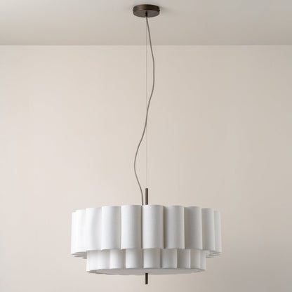 Grande suspension à bord festonné