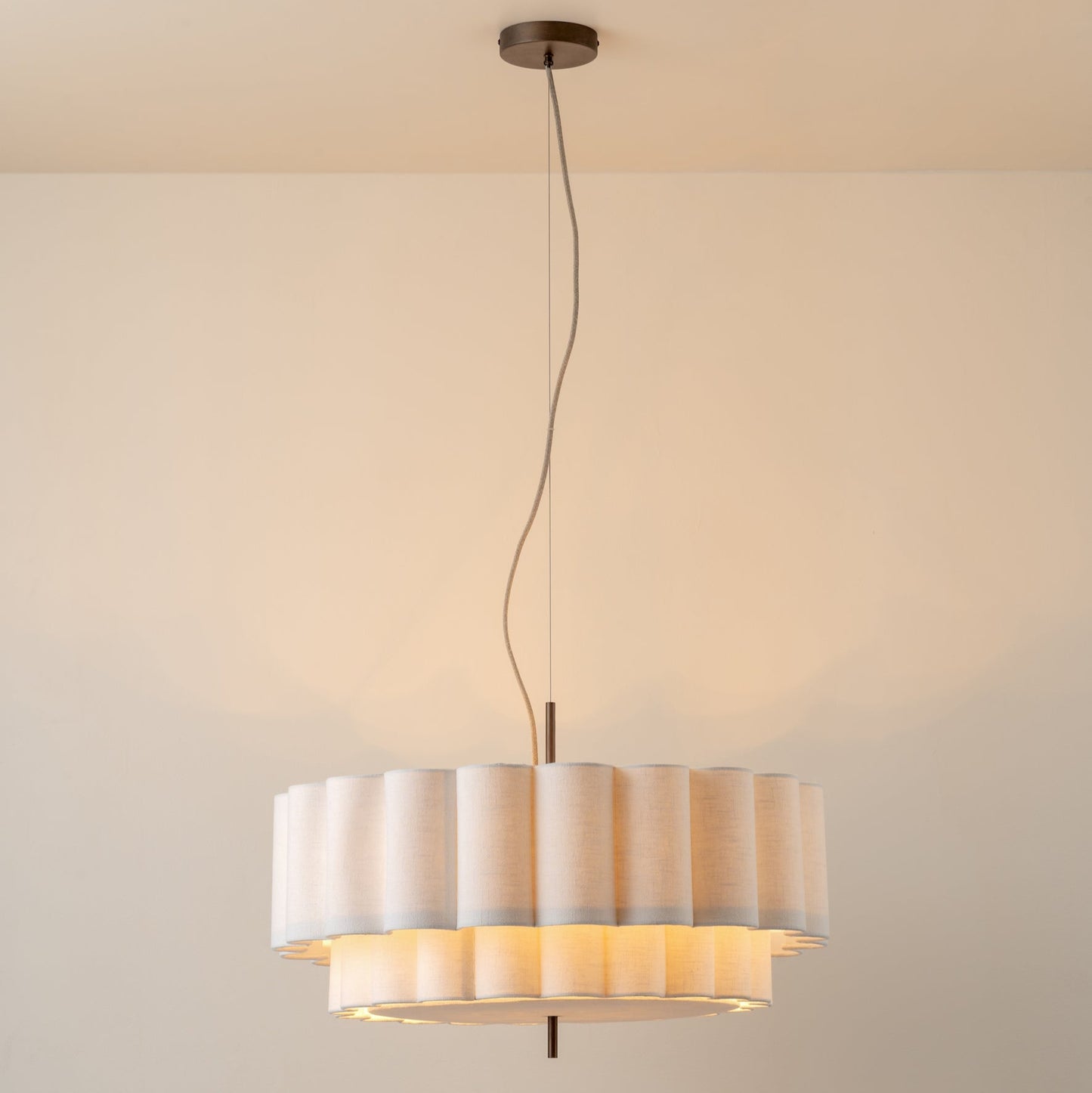 Grande suspension à bord festonné