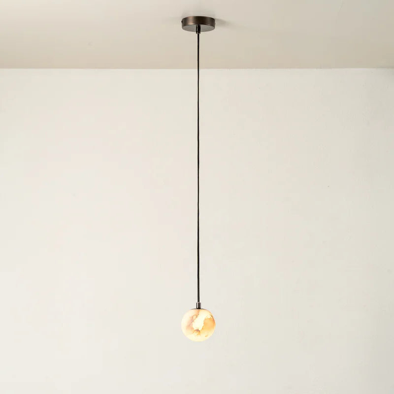 Suspension en bronze et verre albâtre