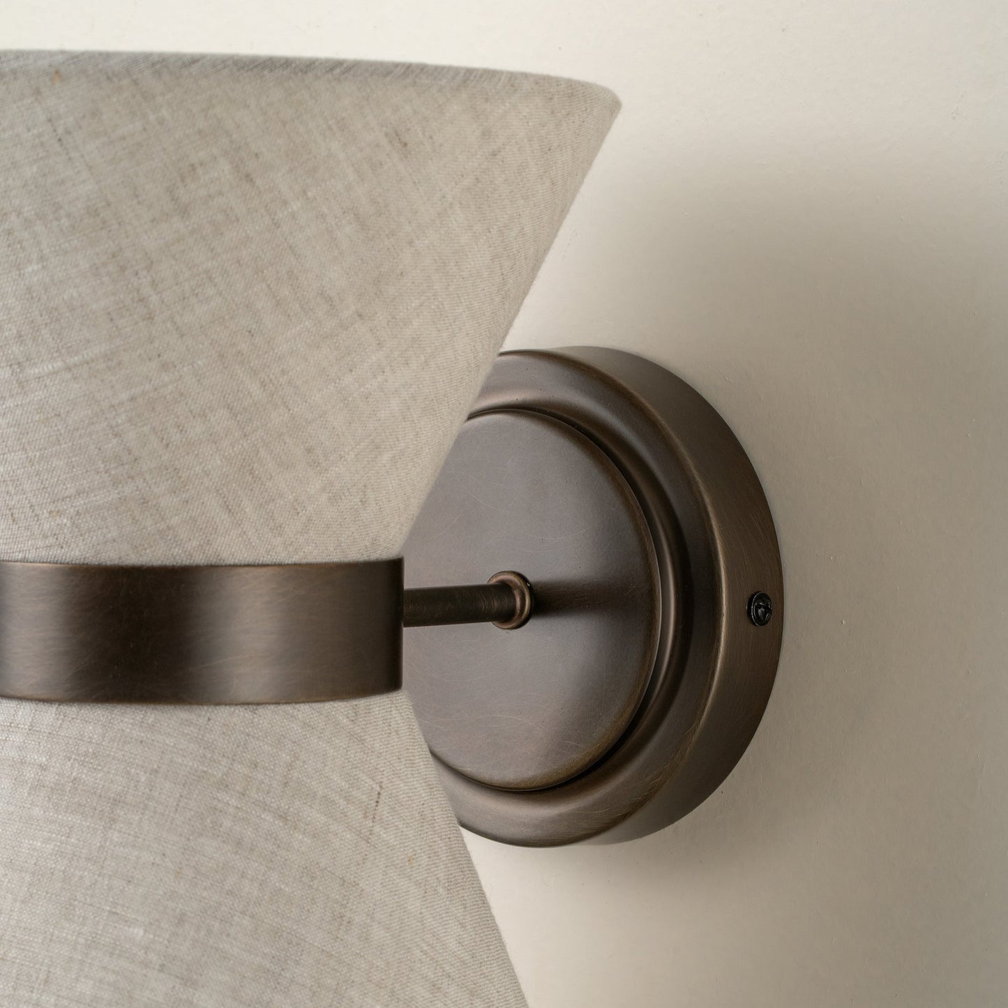 Applique murale en bronze et lin