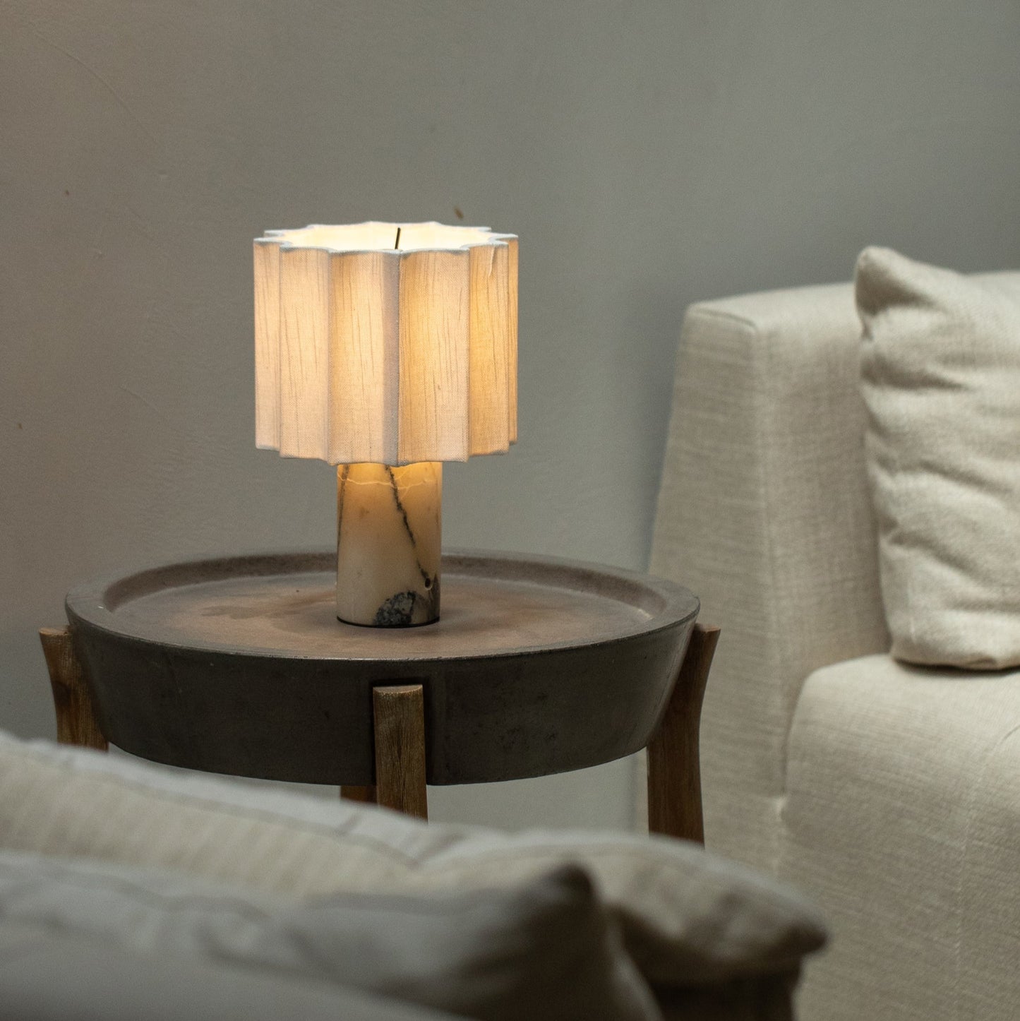 Lampe de table rechargeable en marbre Calacatta