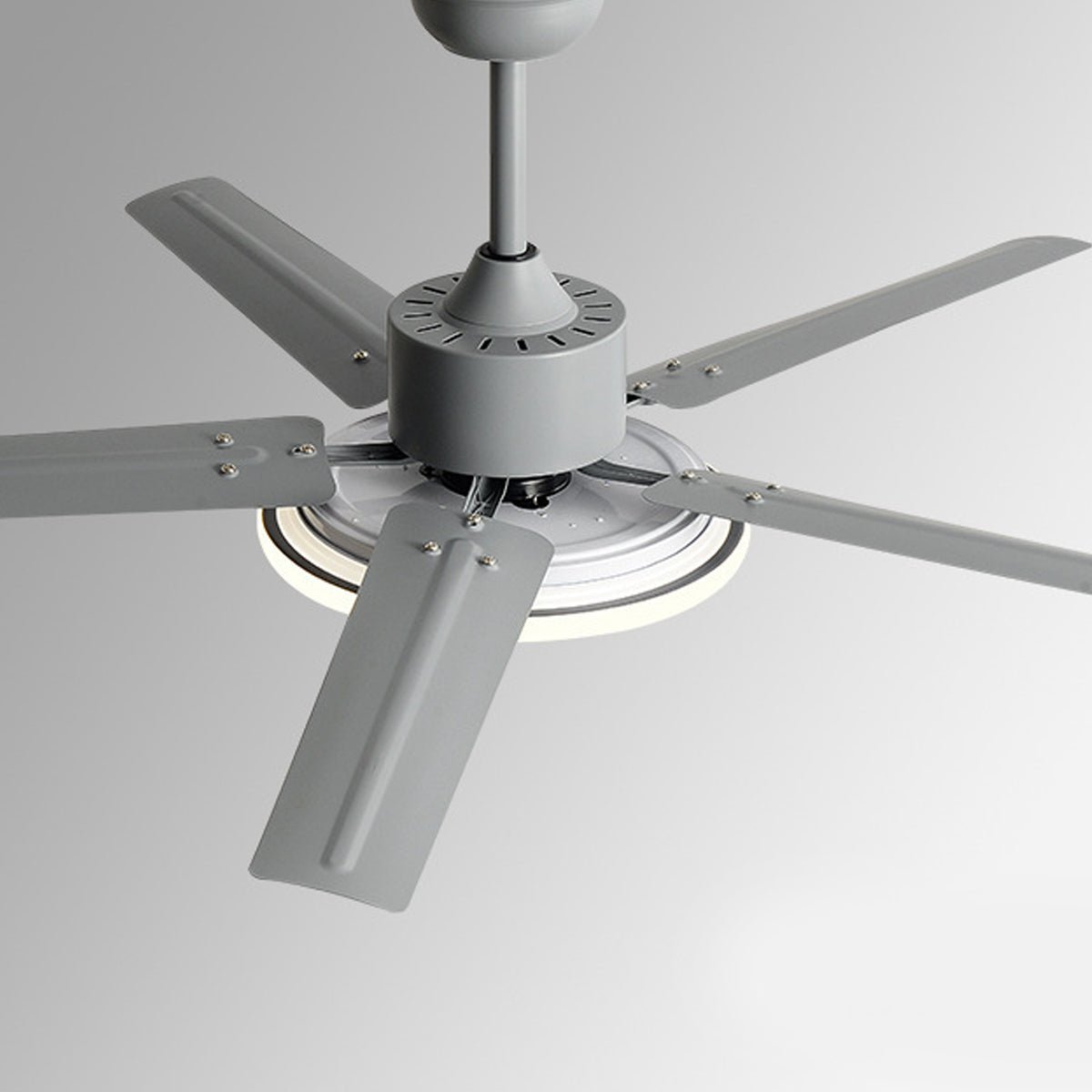 Ventilateur de plafond moderne à 5 pales avec lumière LED