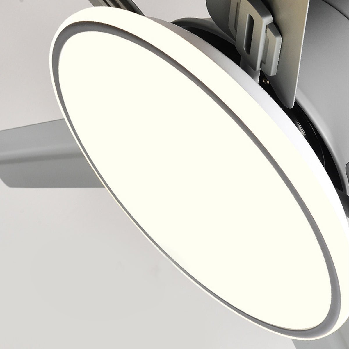 Ventilateur de plafond moderne à 5 pales avec lumière LED