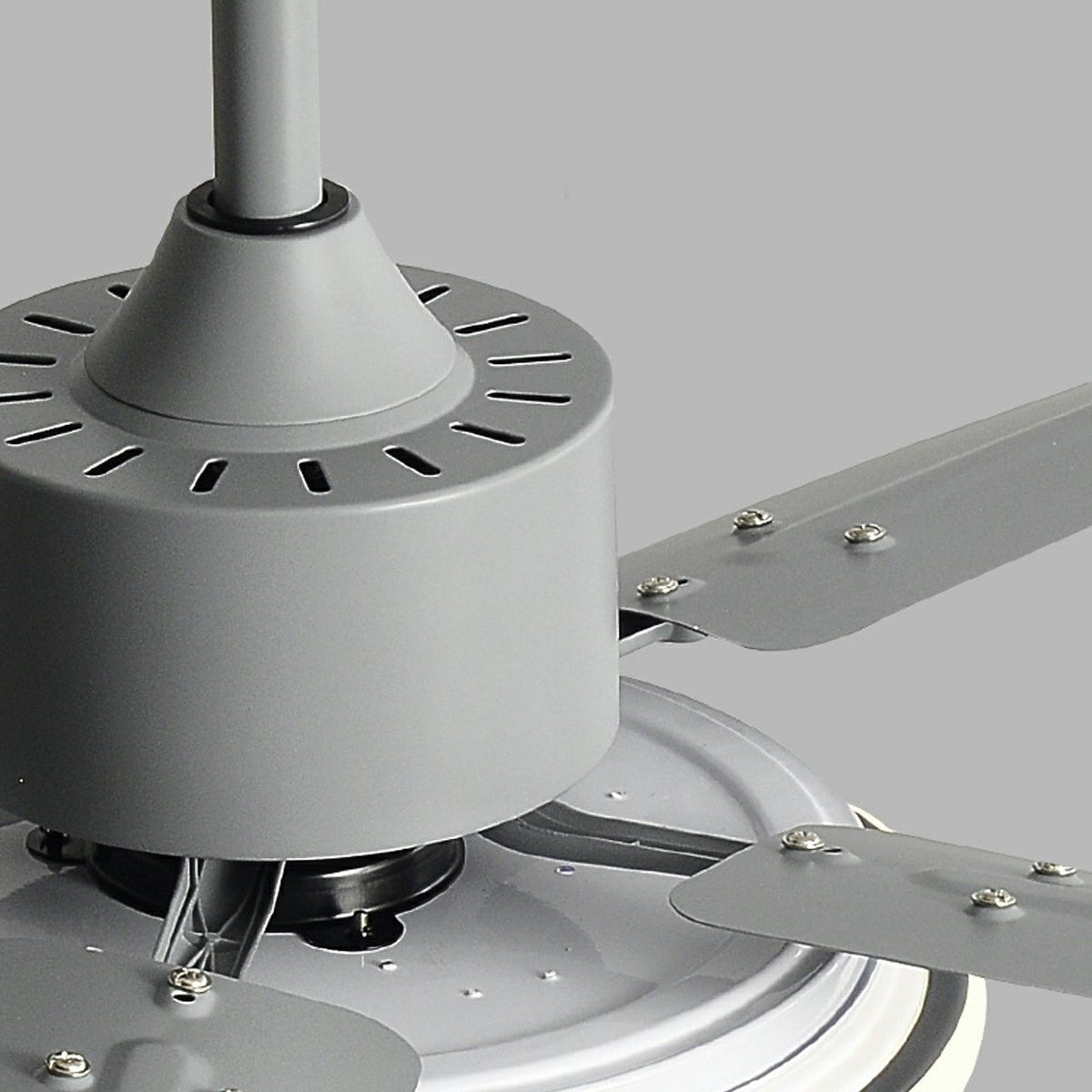 Ventilateur de plafond moderne à 5 pales avec lumière LED