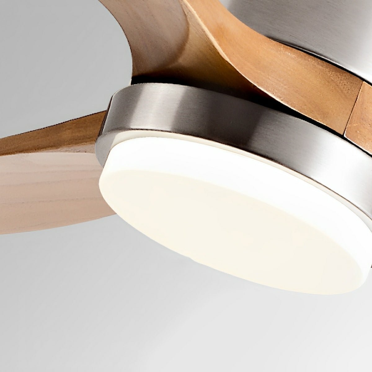 Ventilateur de plafond à LED avec finition bois moderne