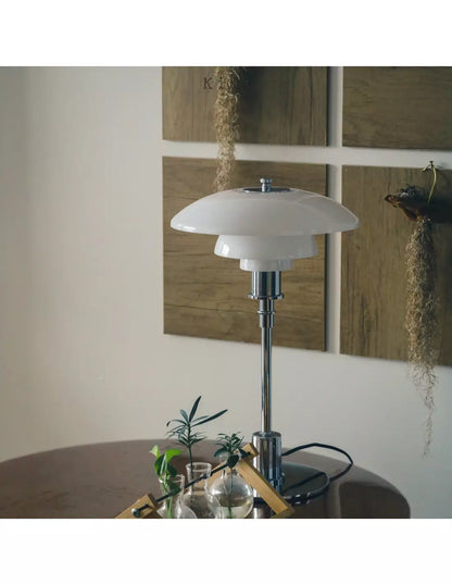 Lampe de table en métal danoise en forme de disque