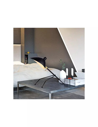 Lampe de table trépied en métal moderne