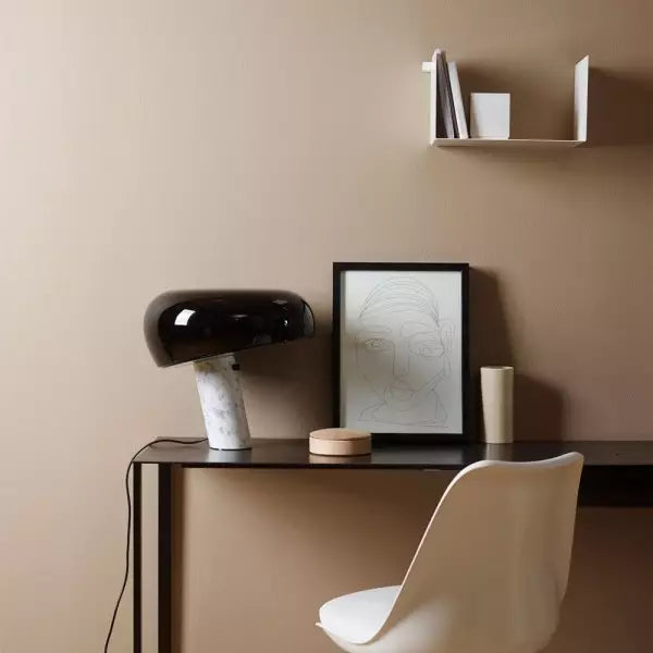 Lampe de table emblématique avec socle en marbre