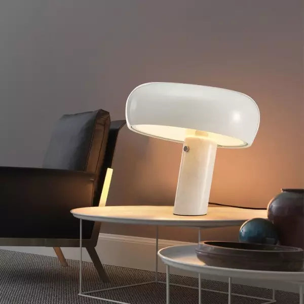 Lampe de table emblématique avec socle en marbre