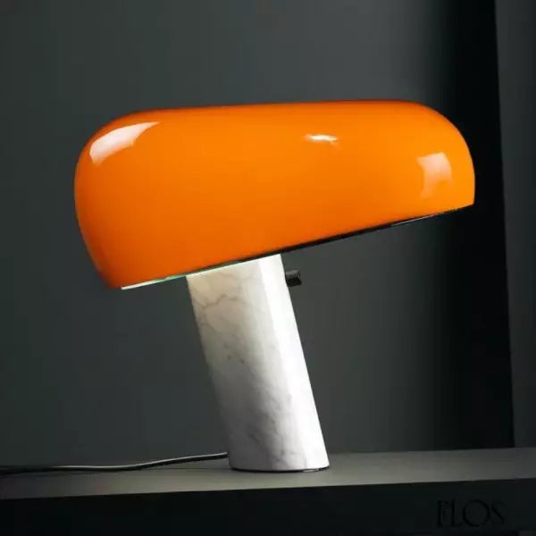 Lampe de table emblématique avec socle en marbre